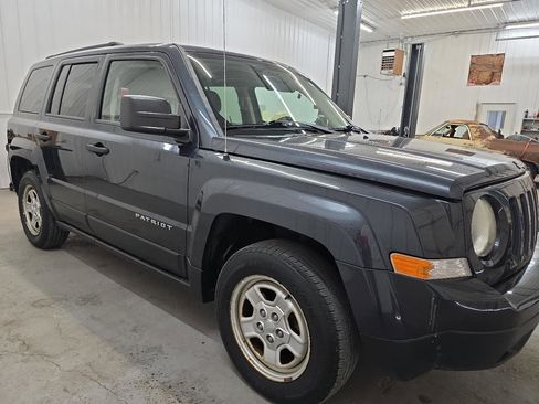 Used 2014 Jeep Patriot Sport image 16