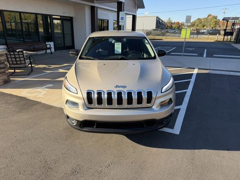 Used 2014 Jeep Cherokee Sport w/ Cold Weather Group image 9