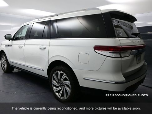Used 2022 Lincoln Navigator L Reserve AWD/4WD image 4