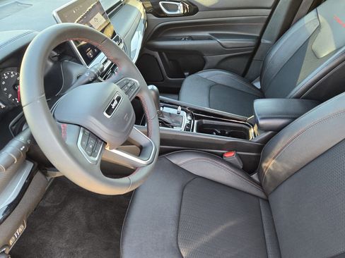 Used 2024 Jeep Compass Trailhawk image 14