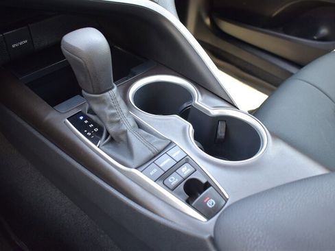 Used 2021 Toyota Camry LE FWD image 23