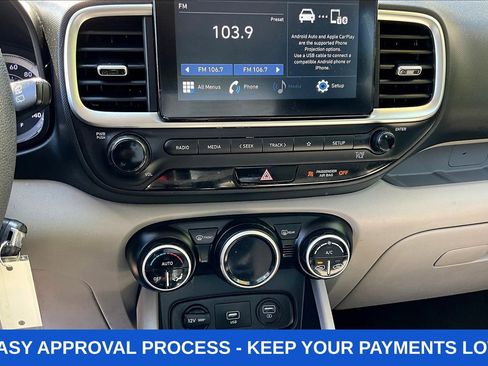 Used 2020 Hyundai Venue SEL FWD image 16