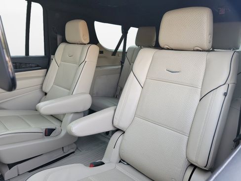 Used 2021 Cadillac Escalade ESV Premium Luxury AWD/4WD image 14