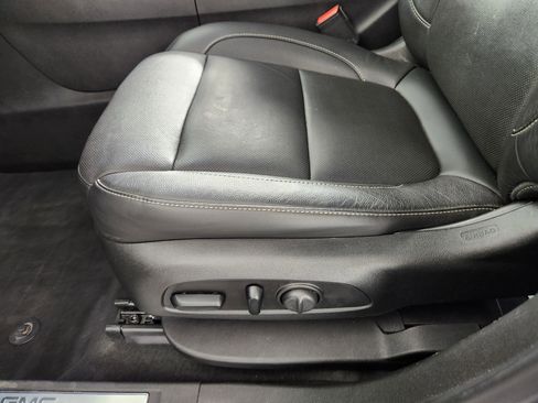 Used 2019 GMC Acadia SLT w/ LPO, Floor Liner Package AWD/4WD image 13