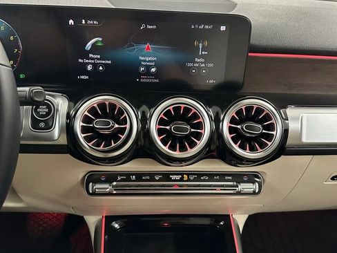 Used 2022 Mercedes-Benz GLB 250 4MATIC image 19