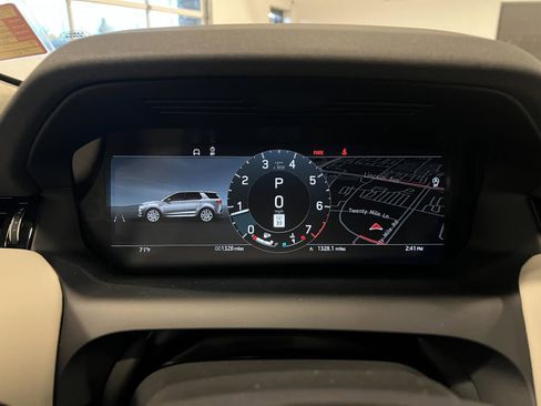 Used 2025 Land Rover Discovery Sport S image 12