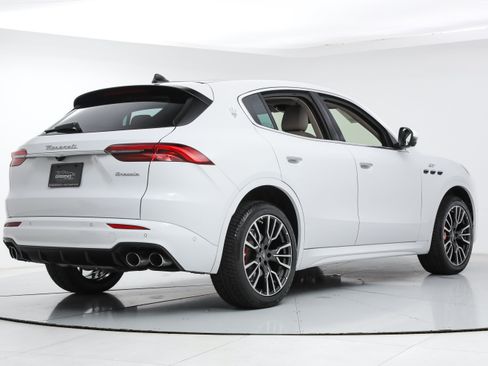 Certified 2023 Maserati Grecale GT AWD/4WD image 5