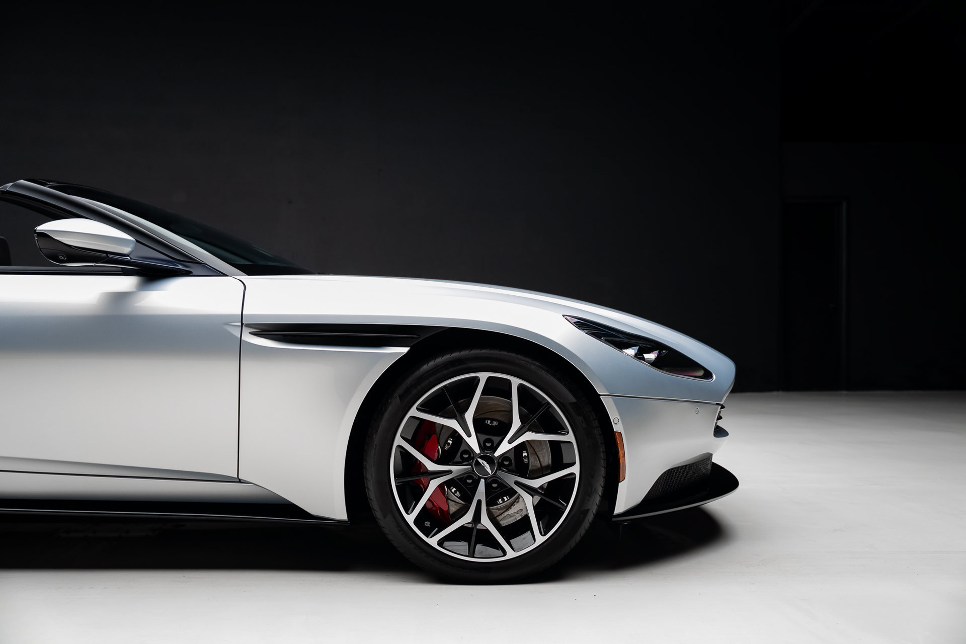 Used 2019 Aston Martin DB11 Volante RWD image 39