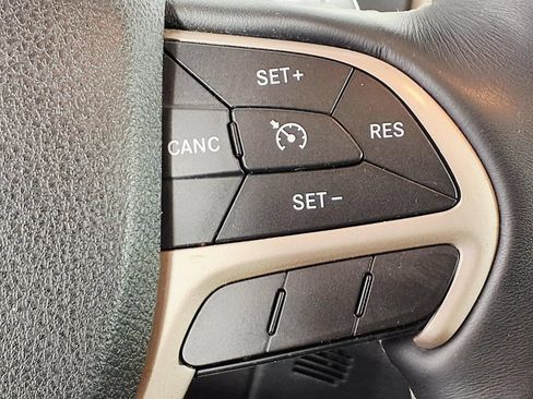 Used 2017 Jeep Grand Cherokee Limited AWD/4WD image 19