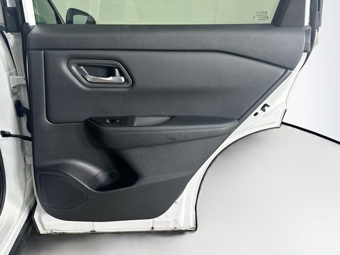 Used 2025 Nissan Rogue SV AWD/4WD image 29