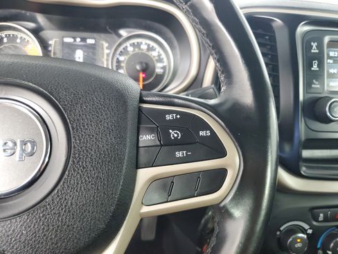 Used 2017 Jeep Cherokee Sport FWD image 22