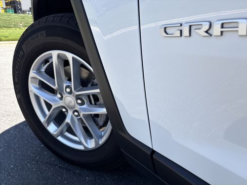 Used 2025 Jeep Grand Cherokee Laredo X image 12