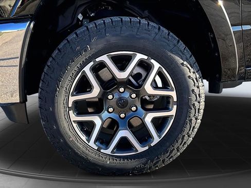Used 2025 RAM 1500 Laramie AWD/4WD image 33
