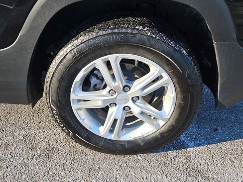 Used 2023 GMC Terrain SLE w/ Driver Convenience Package image 8