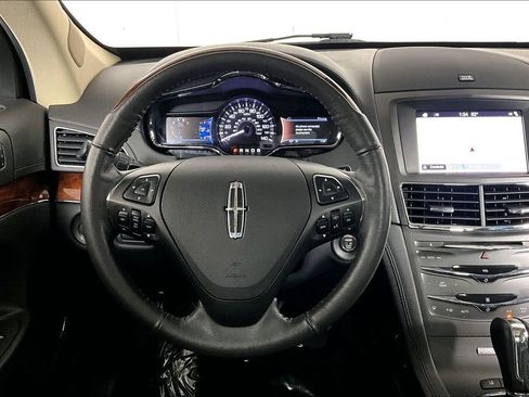 Used 2019 Lincoln MKT AWD image 5
