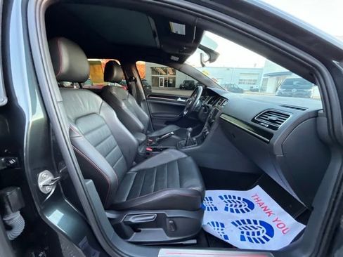 Used 2017 Volkswagen GTI SE image 25