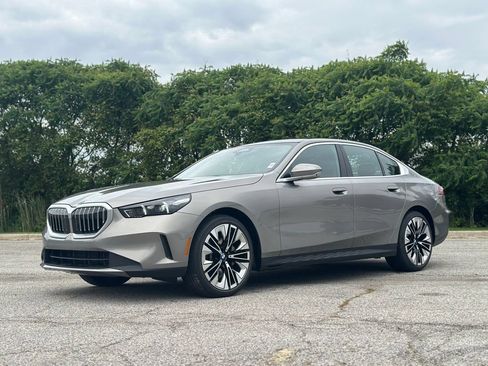 New 2026 BMW 530i xDrive w/ Premium Package AWD/4WD image 3