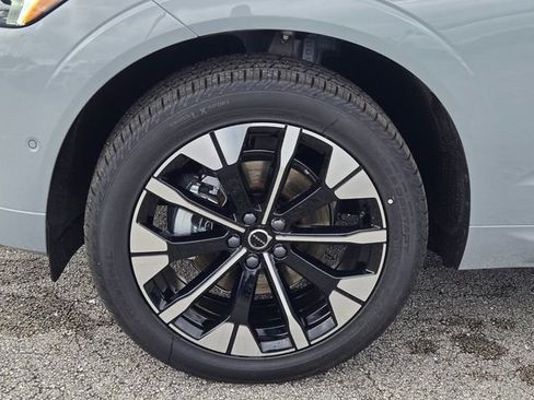 New 2026 Volvo XC60 B5 Plus w/ Protection Package Premier AWD/4WD image 12
