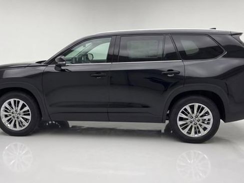 Used 2026 Toyota Grand Highlander AWD image 2