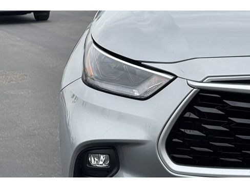 Used 2021 Toyota Highlander LE FWD image 44