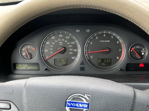 Used 2004 Volvo V70 AWD/4WD image 13