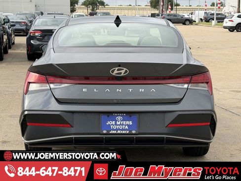 Used 2025 Hyundai Elantra SEL image 8