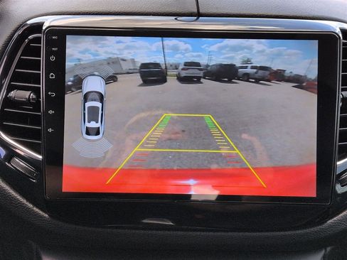 Used 2020 Jeep Compass Latitude FWD image 24