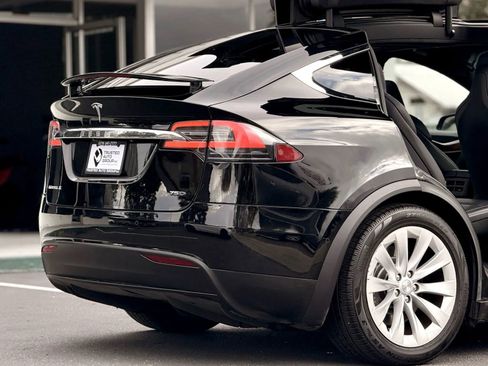 Used 2018 Tesla Model X 100D image 9