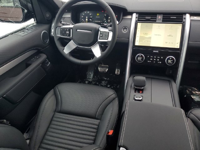 New 2026 Land Rover Discovery Limited Edition AWD/4WD image 17