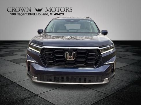 New 2025 Honda Pilot Touring image 2