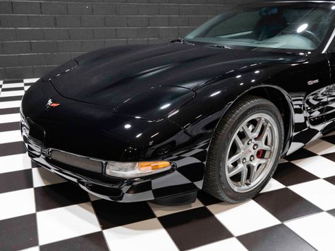 Used 2002 Chevrolet Corvette Z06 w/ Memory Pkg image 6