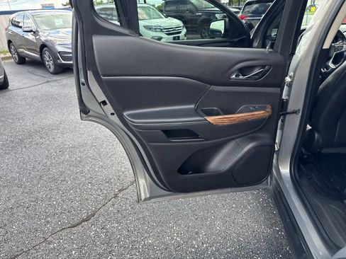 Used 2019 GMC Acadia Denali w/ Technology Package FWD image 13