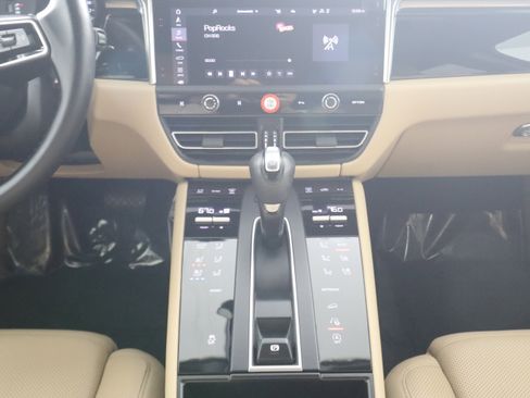 Certified 2023 Porsche Macan image 20