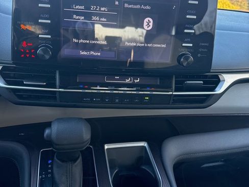 Used 2024 Toyota Sienna LE image 10