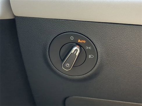 New 2025 Volkswagen Taos SE image 25