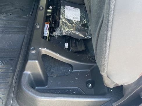 Used 2023 Chevrolet Colorado Z71 w/ Z71 Convenience Package 2 image 15