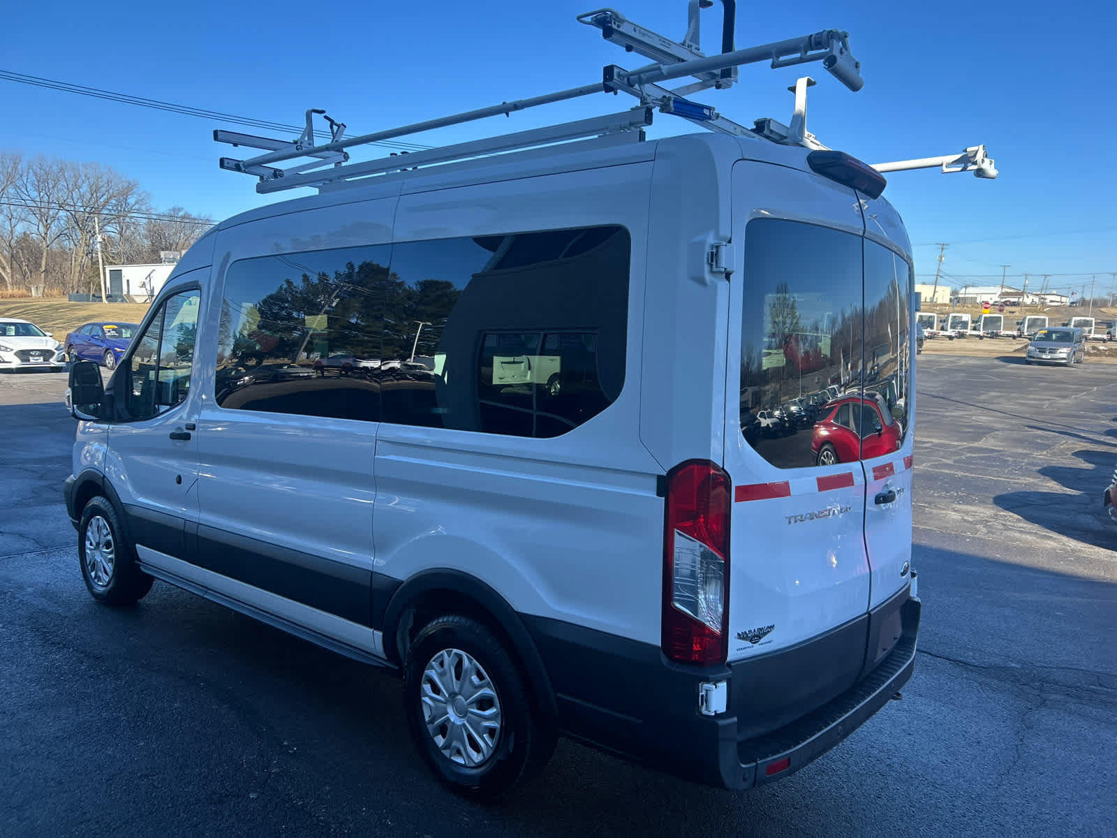 Used 2019 Ford Transit 150 XLT RWD image 5