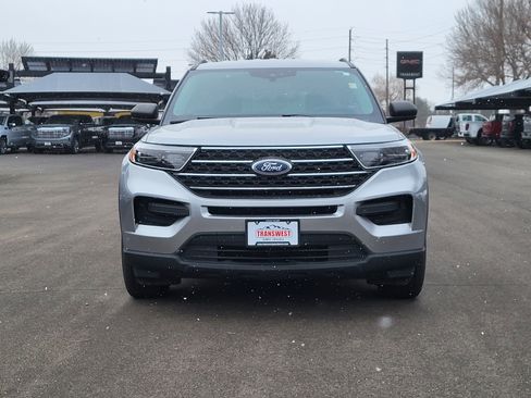Used 2023 Ford Explorer XLT image 2