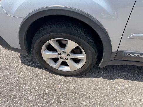Used 2013 Subaru Outback 3.6R Limited AWD/4WD image 9