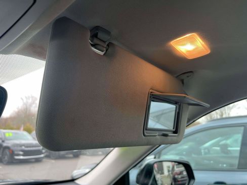 Used 2024 Toyota Highlander XLE image 9