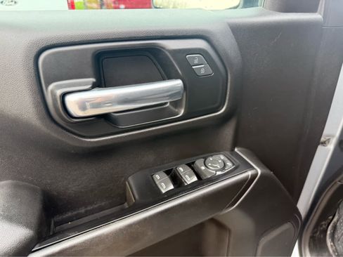 Used 2019 Chevrolet Silverado 1500 Custom Trail Boss w/ Custom Convenience Package AWD/4WD image 9