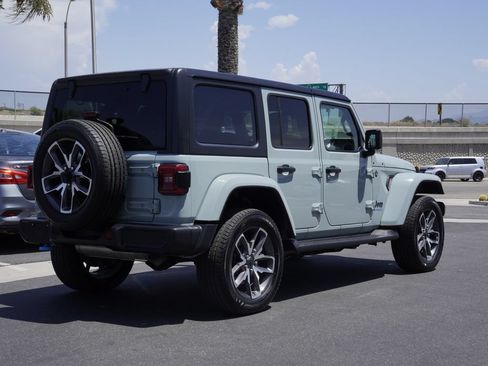 Used 2024 Jeep Wrangler Unlimited w/ Convenience Group AWD/4WD image 3