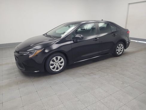 Used 2023 Toyota Corolla LE image 2