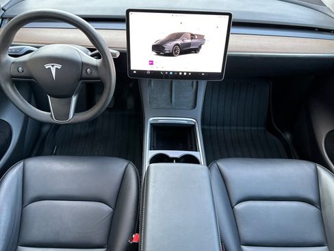 Used 2025 Tesla Model Y Long Range image 14
