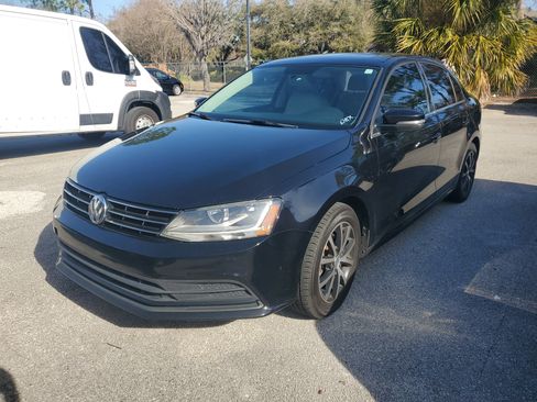 Used 2018 Volkswagen Jetta SE image 2