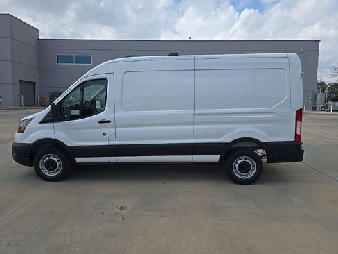 New 2026 Ford Transit 250 148 Medium Roof RWD image 5