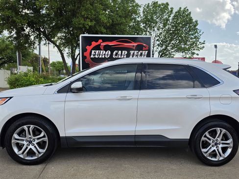 Used 2016 Ford Edge Titanium w/ Technology Package image 2