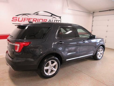 Used 2017 Ford Explorer XLT w/ Equipment Group 202A AWD/4WD image 4