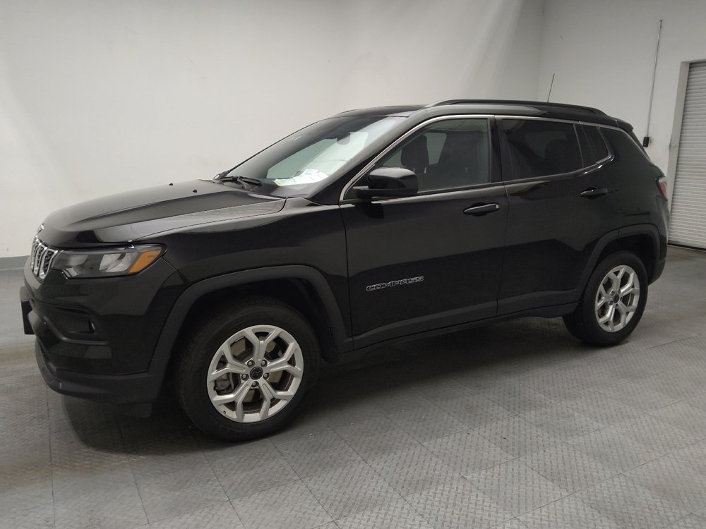 Used 2025 Jeep Compass Latitude w/ Sun & Sound Group AWD/4WD image 2