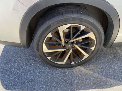 Used 2022 Mitsubishi Outlander SE AWD/4WD image 9